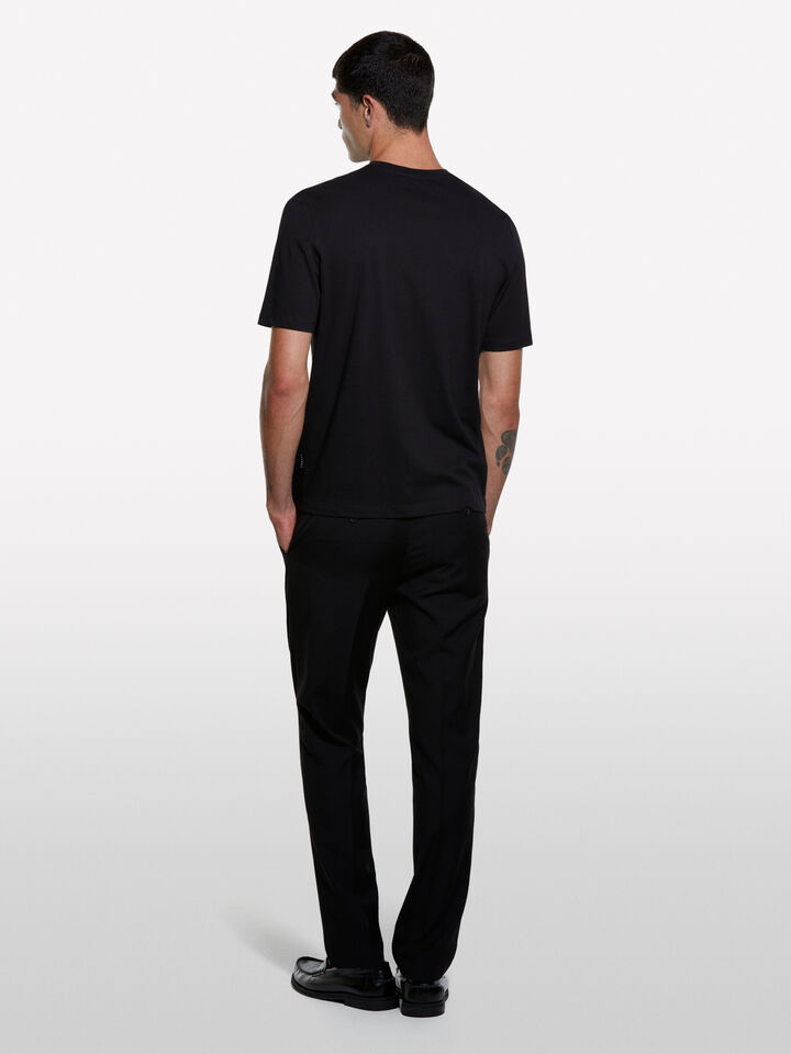 T-shirt noir à manches courtes coupe régulière - t-shirts à manches courtes pour homme - Noir | Sisley image number 2